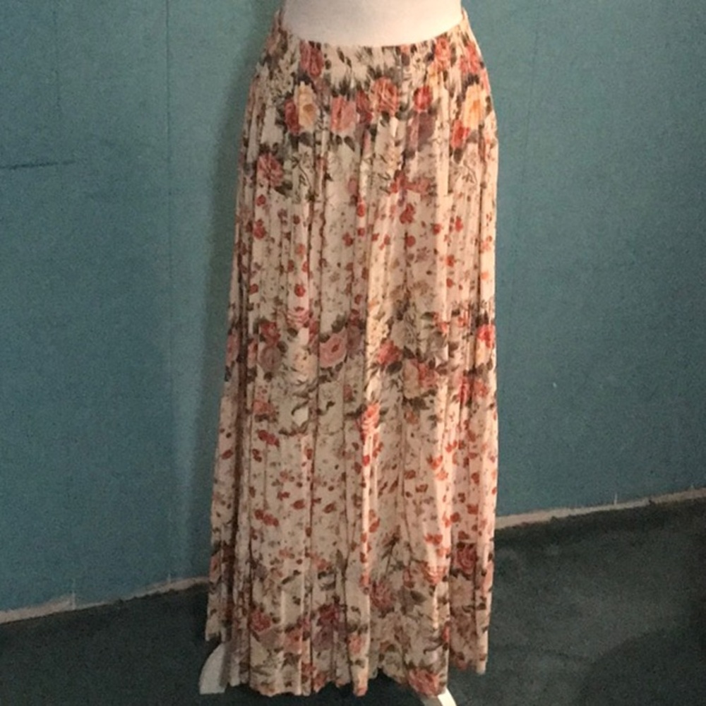 Rose print tiered crepe skirt